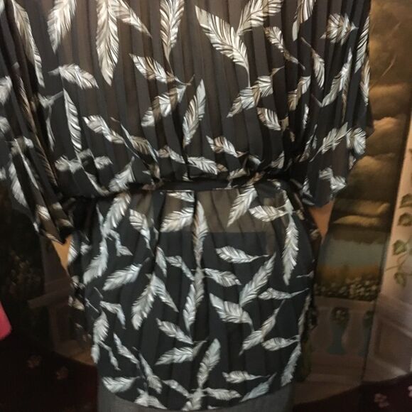 Black Blouse with Gray Palm Leaves & Faint Pleats - Picture 10 of 10